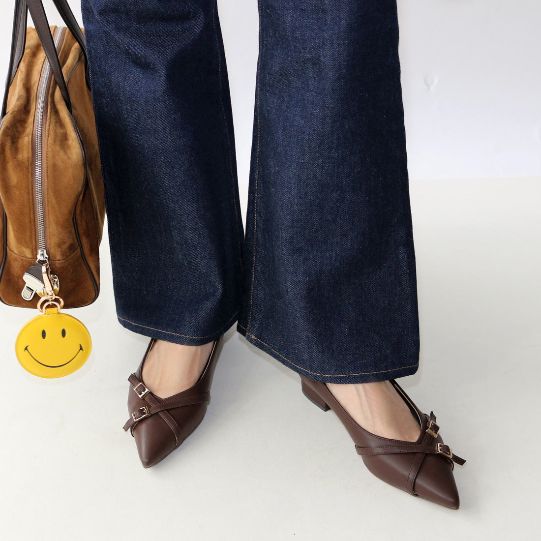 フィン Fin ポインテッドトゥベルテッドフラットシューズ【低反発スポンジ入り】 (ブラウン) ブラウン