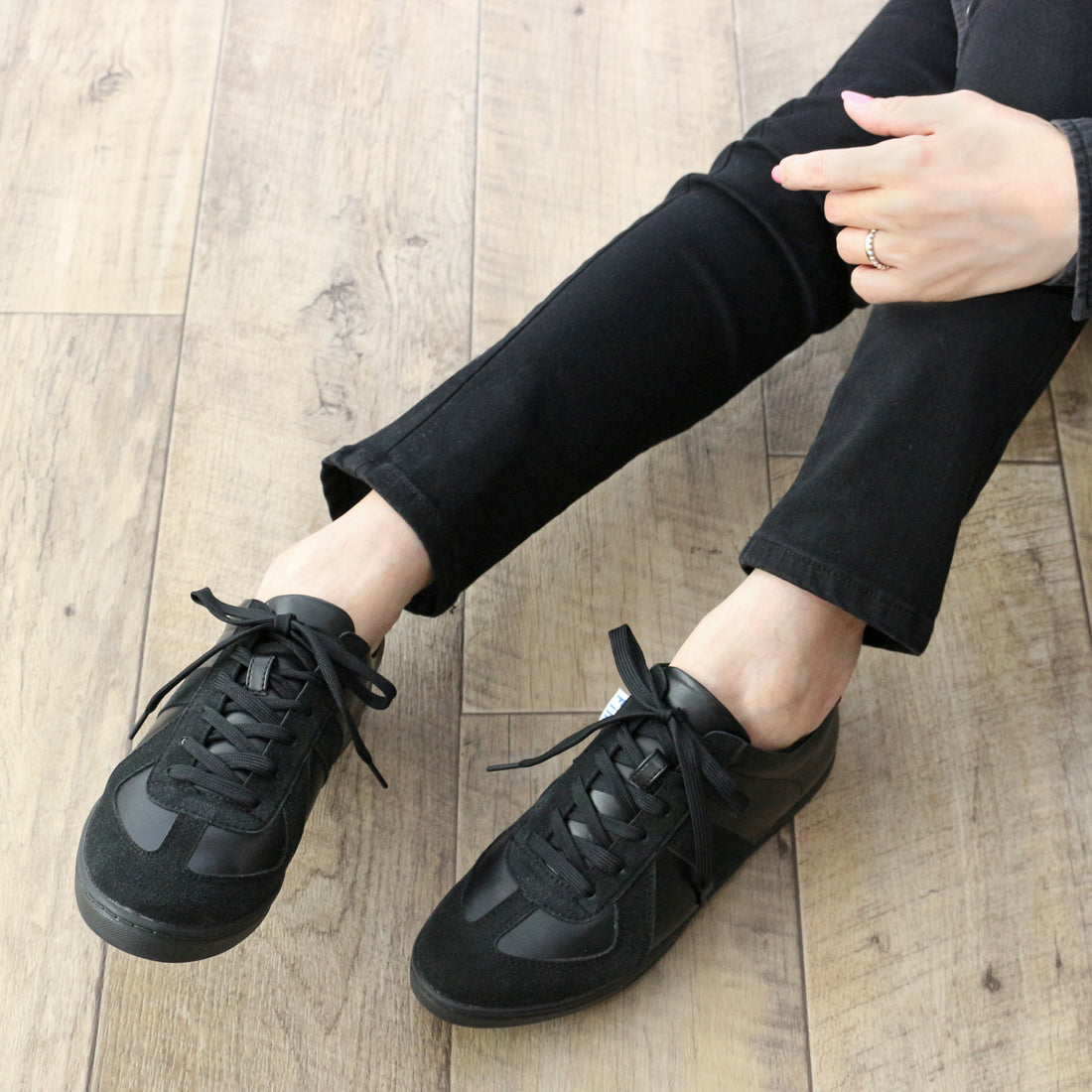 フィン Fin ジャーマントレーナースニーカー【低反発スポンジ入り】,ブラック