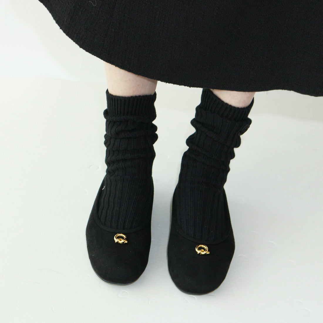 フィン Fin ゴールドモチーフフラットシューズ【低反発スポンジ入り】