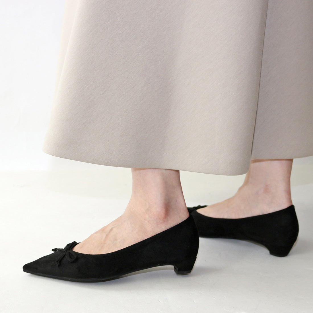 フィン Fin ポインテッドトゥVカットバレエシューズ【低反発スポンジ入り】 (ブラック) ブラック