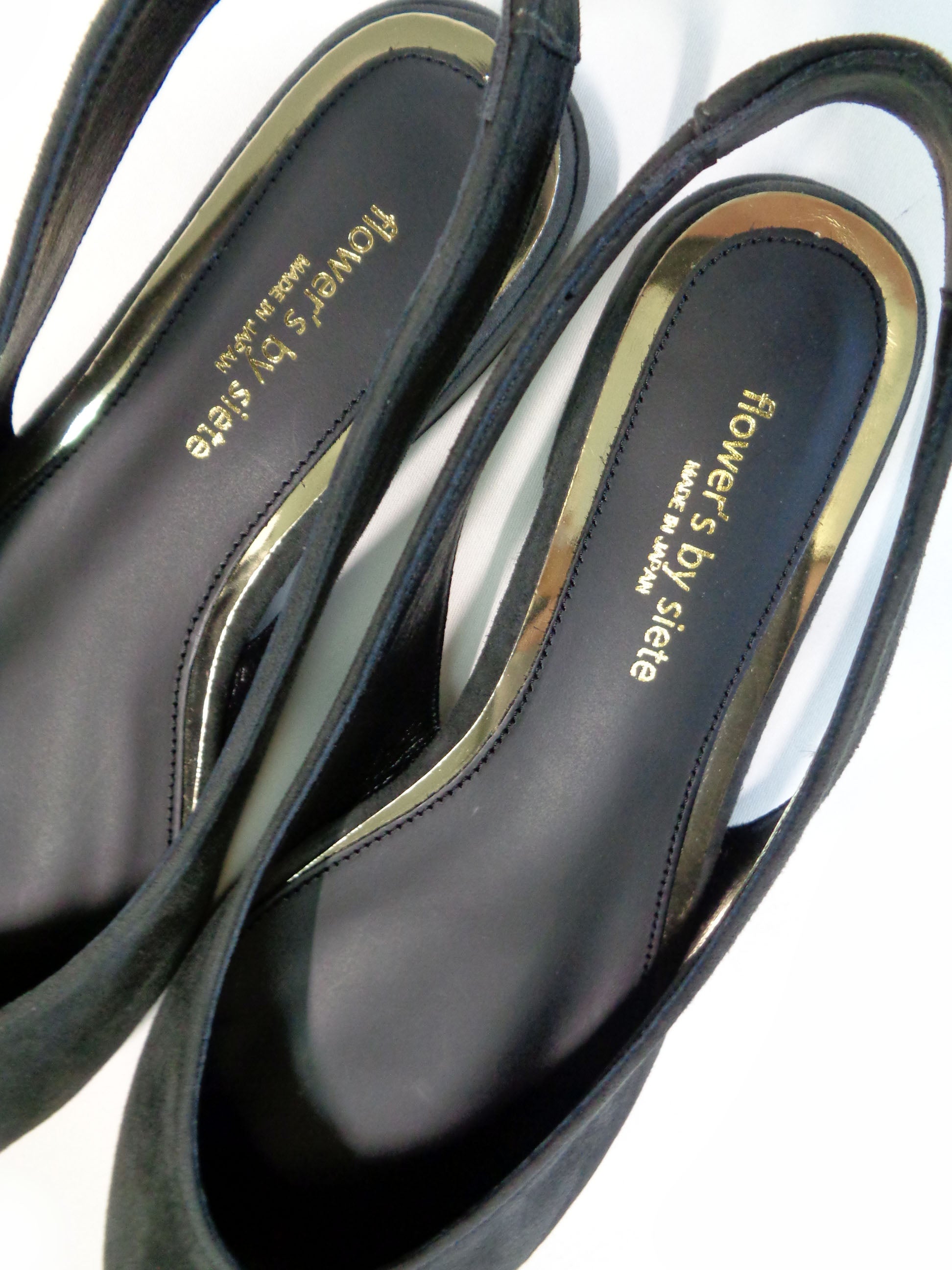 フラワーズ バイ シエテ flower's by siete Vカットスリングバックパンプス (GRYS) GRYS