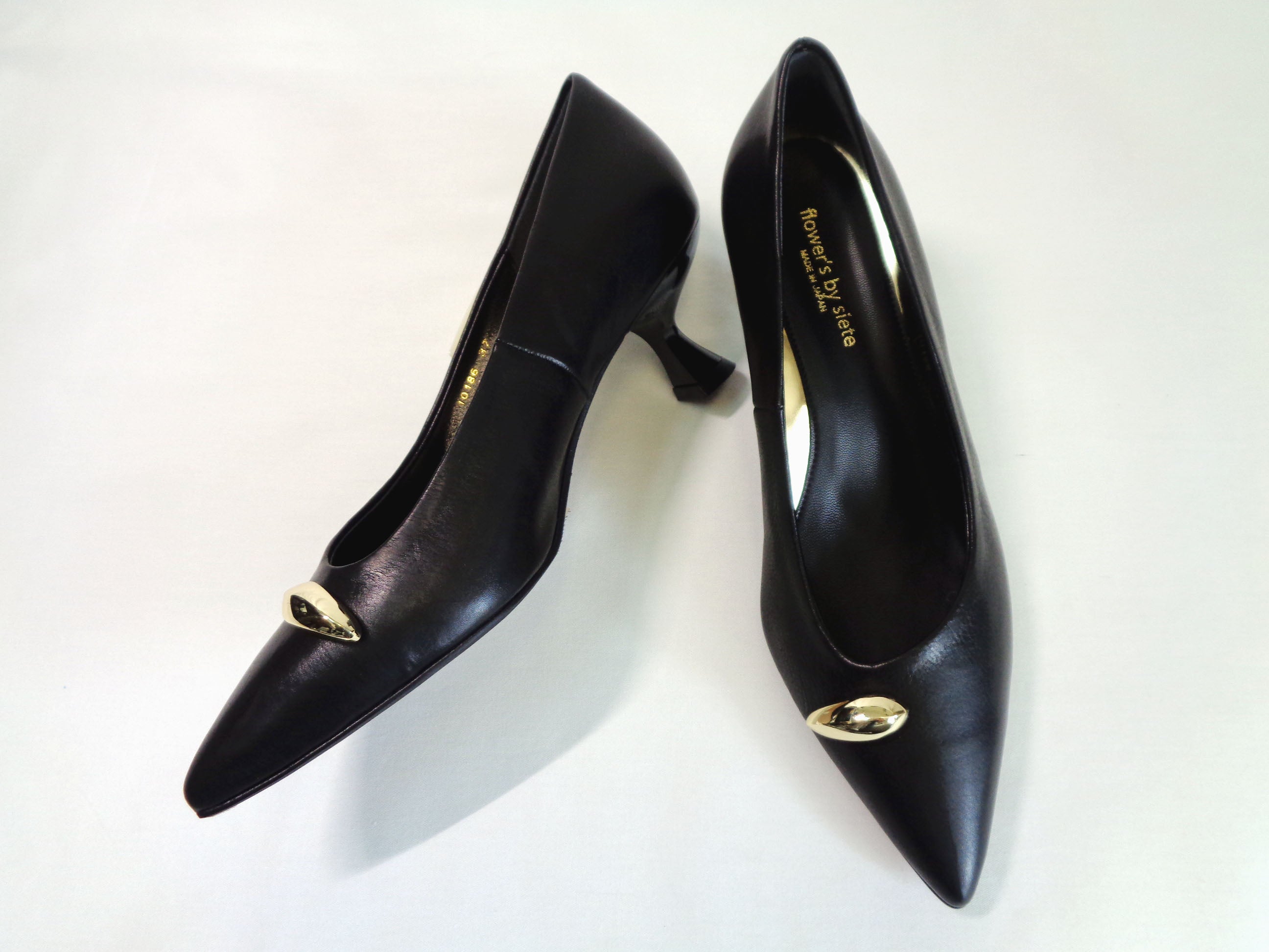 フラワーズ バイ シエテ flower's by siete ドロップメタル付き ポインテッドトゥ パンプス55 (BLK) BLK