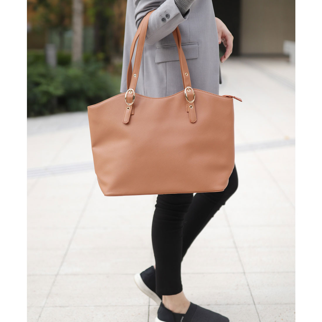 フロージュ florge ニューラウンドレザーオフィストートバッグ,キャメル