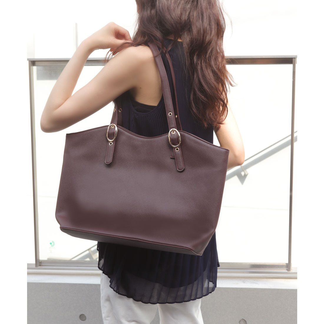 フロージュ florge ニューラウンドレザーオフィストートバッグ,ブラウン