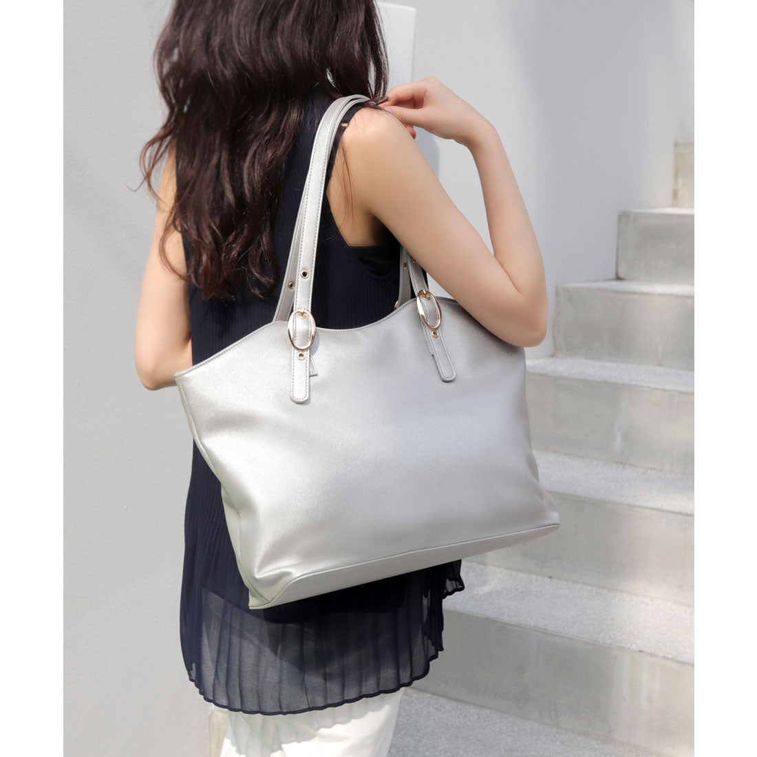 フロージュ florge ニューラウンドレザーオフィストートバッグ,シルバー