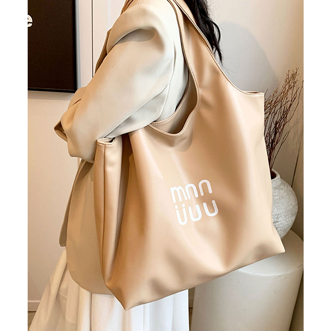 フロージュ florge 【A4収納可・軽量】フロントロゴシンプルレザートートバッグ/ビジネスバッグ