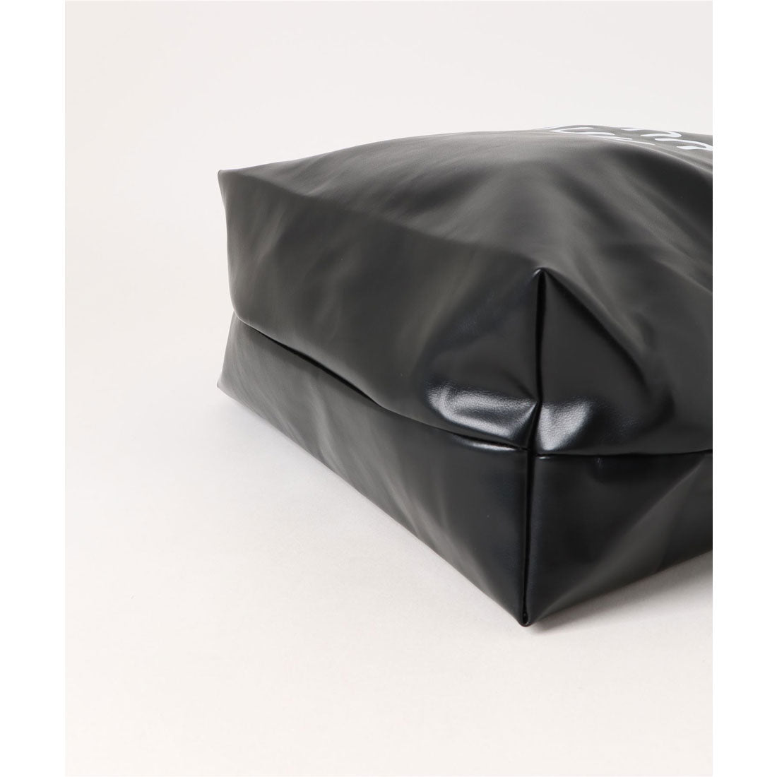 フロージュ florge 【A4収納可・軽量】フロントロゴシンプルレザートートバッグ/ビジネスバッグ