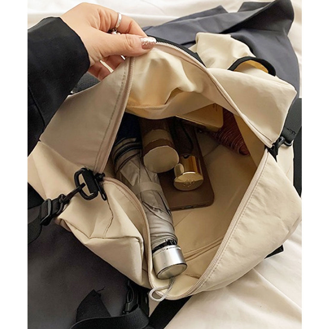 フロージュ florge 【A4収納可・軽い◎】2WAY ギャザーポケットカジュアルボストンバッグ/ショルダーバッグ (ブラック) ブラック