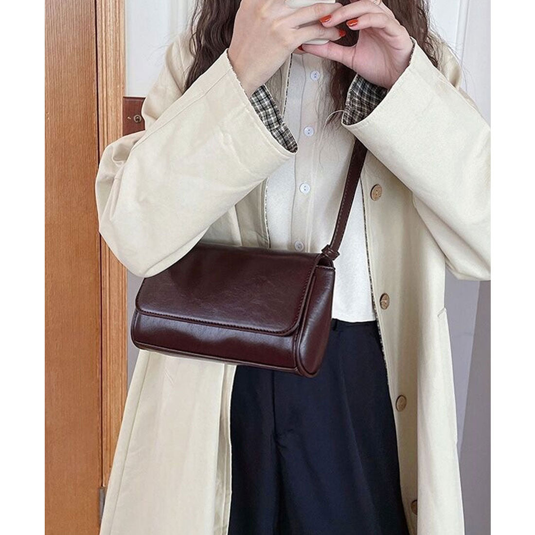 フロージュ florge 【軽量/300g】 2WAY ワイドフラップレザータッチショルダーバッグ/ボディバッグ (モカ) モカ