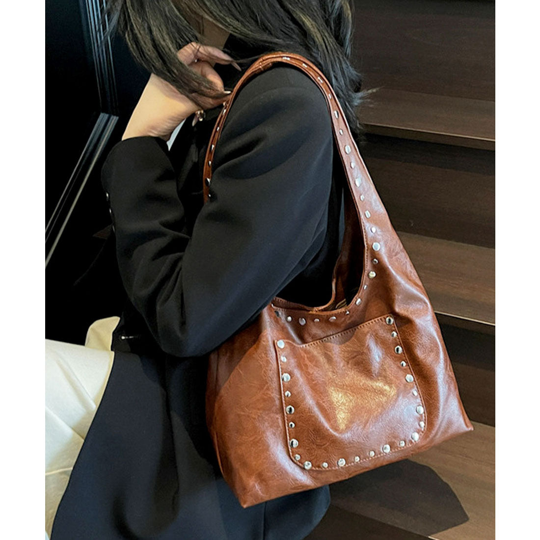 フロージュ florge スタッズデコレザータッチトートバッグ/ハンドバッグ (モカ) モカ