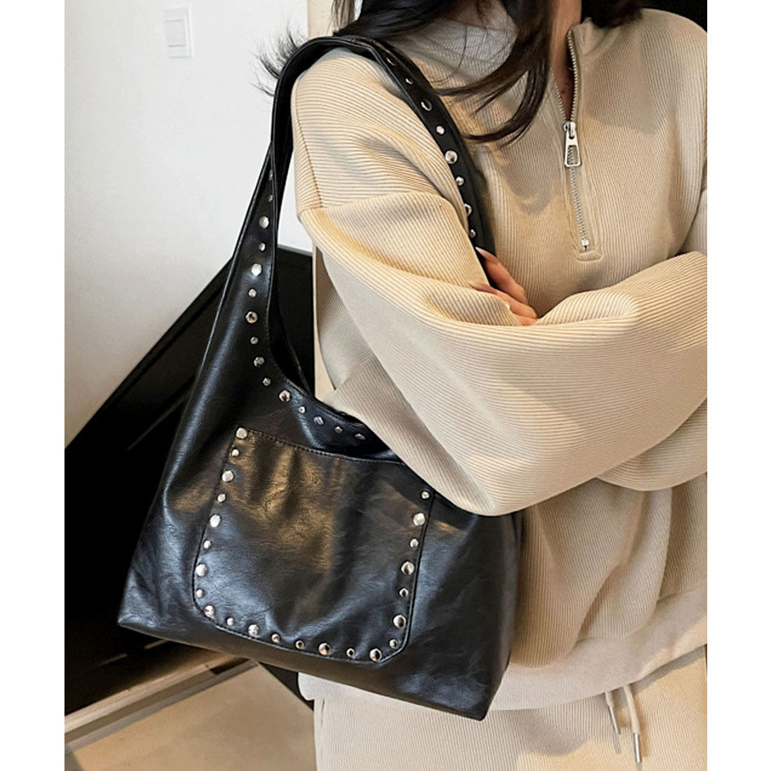 フロージュ florge スタッズデコレザータッチトートバッグ/ハンドバッグ (ブラック) ブラック