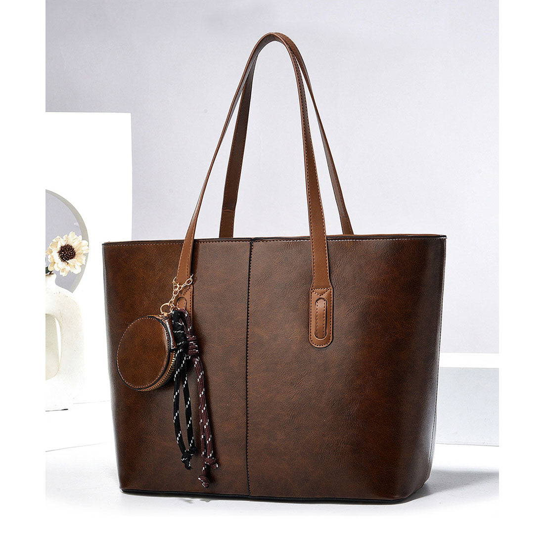 フロージュ florge 【ポーチチャーム付・A4収納可】レザーライクバイカラートートバッグ/ビジネスバッグ (モカ) モカ