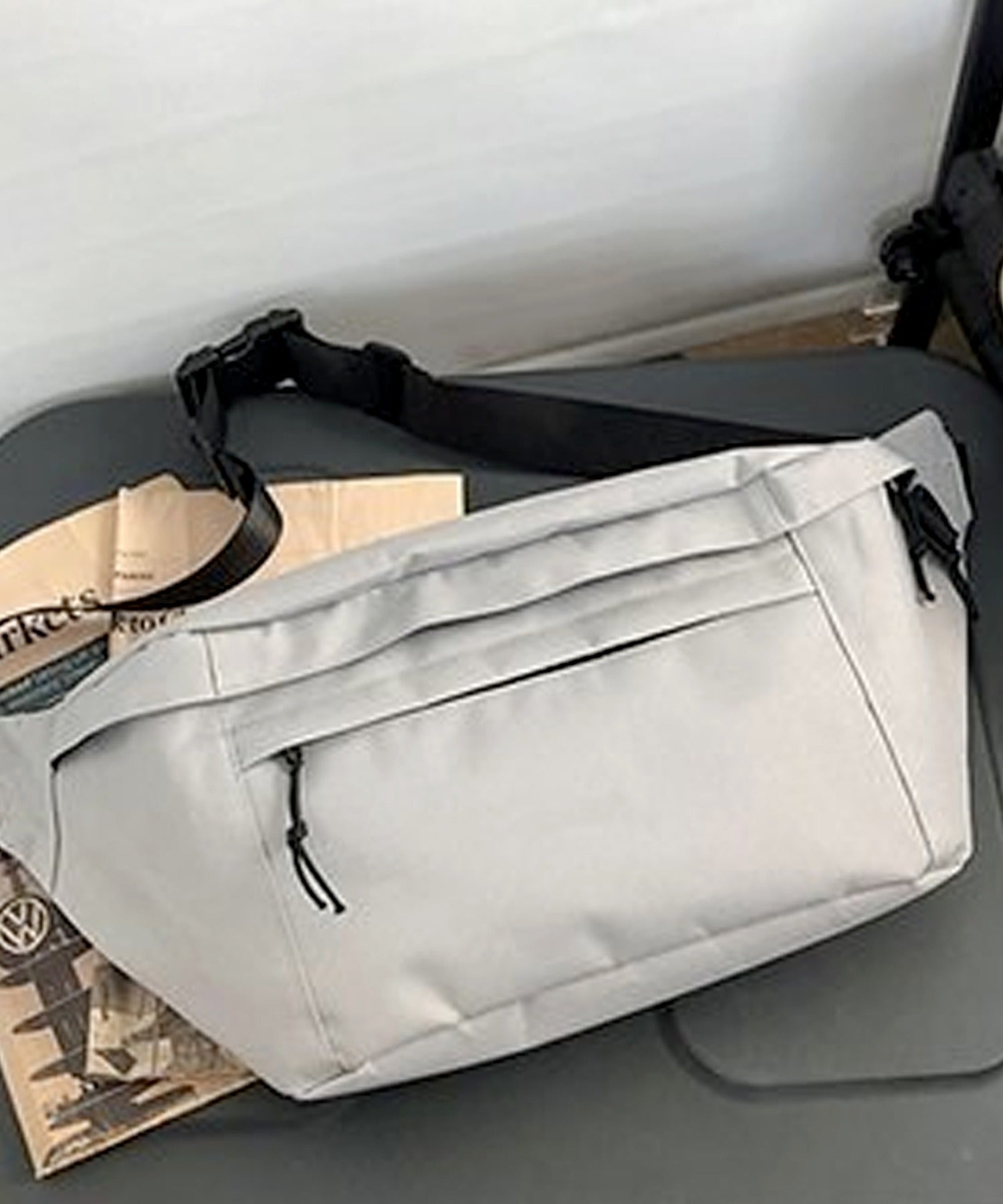 フロージュ florge 【ユニセックスデザイン】大容量シンプルショルダーバッグ/メッセンジャーバッグ (グレー) グレー