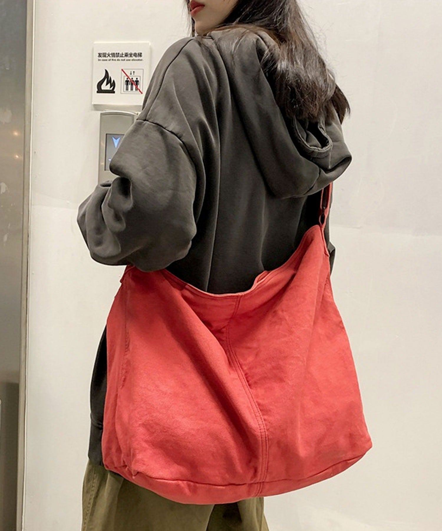 フロージュ florge バイオウォッシュ大容量斜め掛けキャンバスショルダーバッグ (オフホワイト) オフホワイト