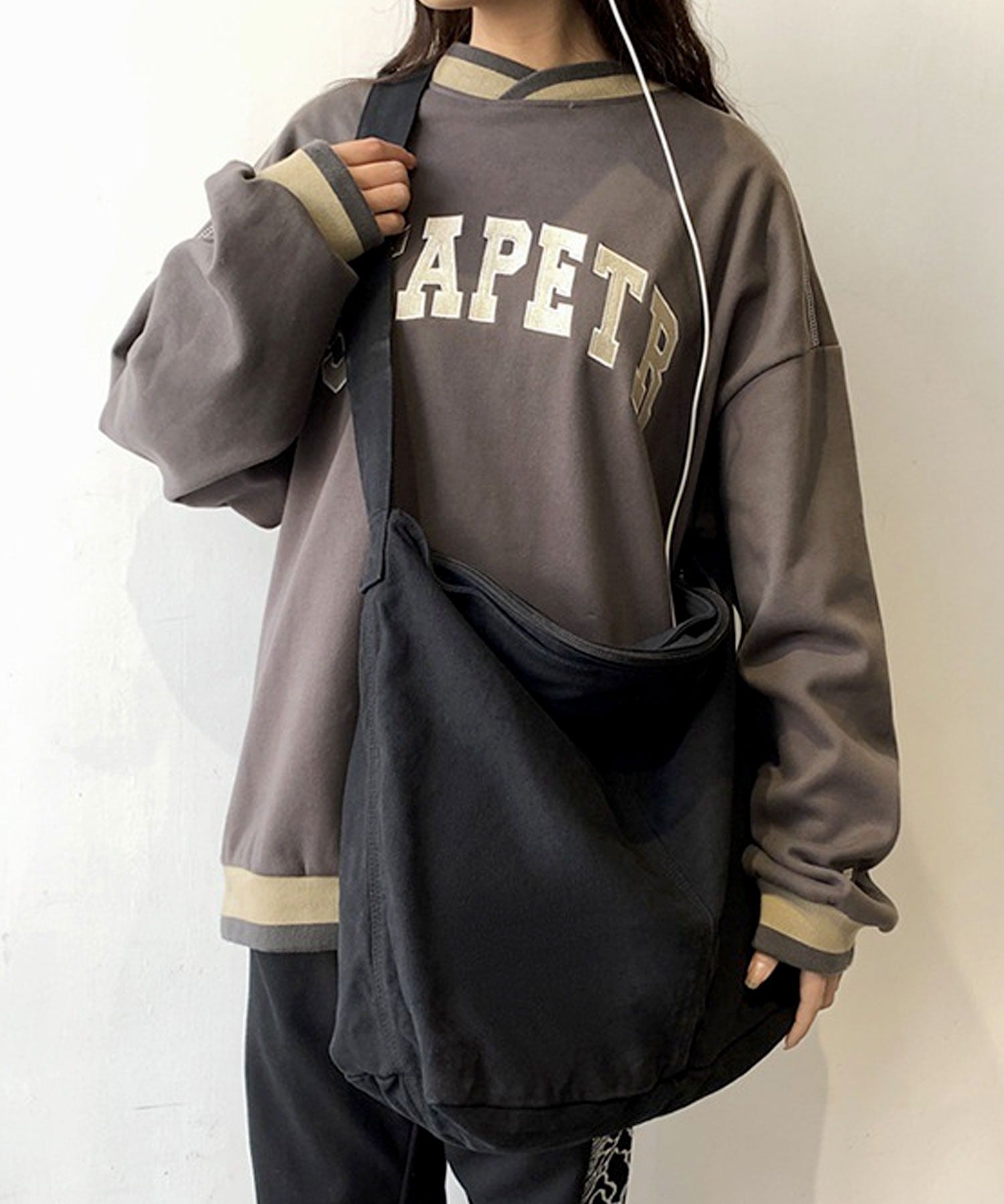 フロージュ florge バイオウォッシュ大容量斜め掛けキャンバスショルダーバッグ (オフホワイト) オフホワイト