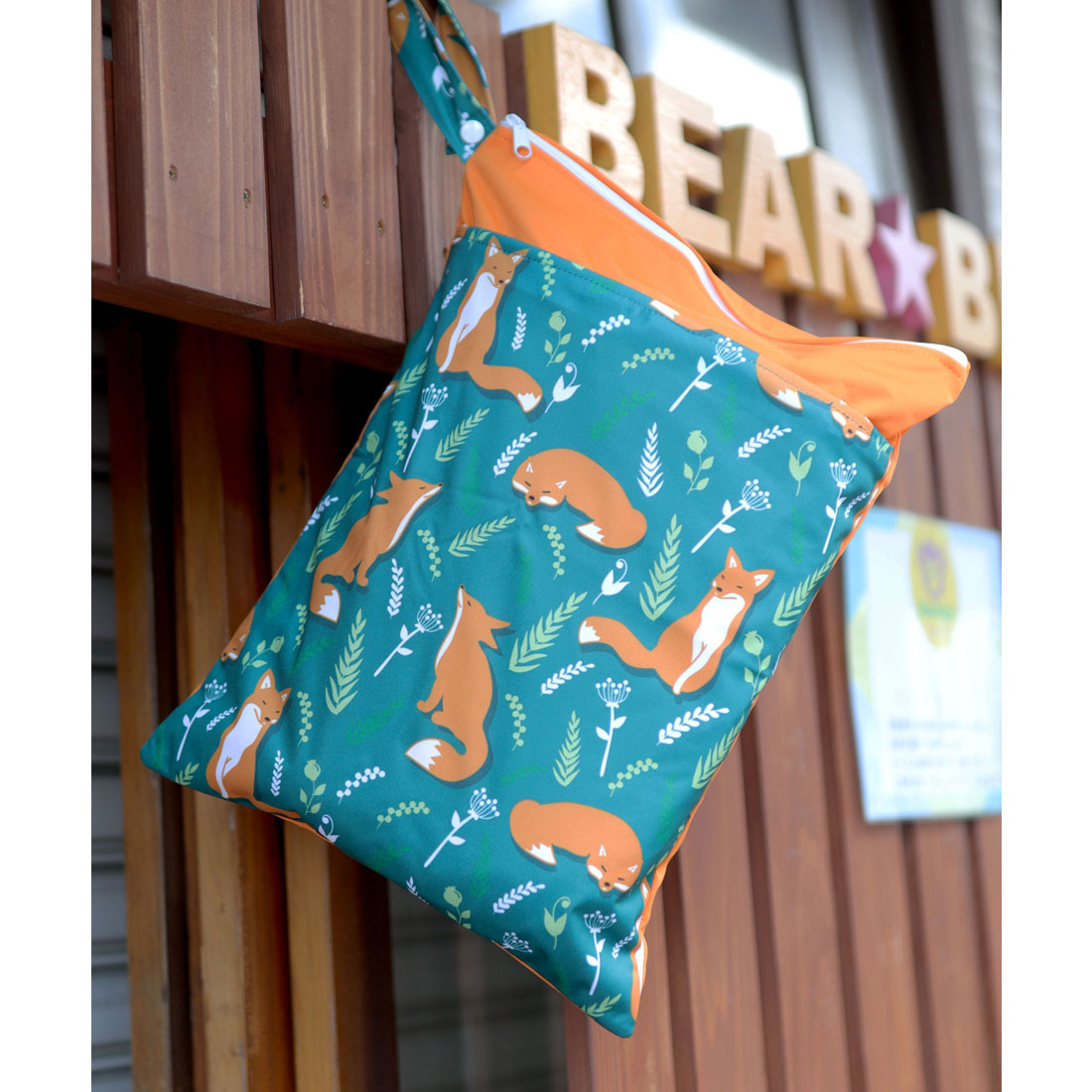 フロージュ florge 【防水・撥水】ストラップ付大容量マルチポーチ/着替え入れ/おむつポーチ