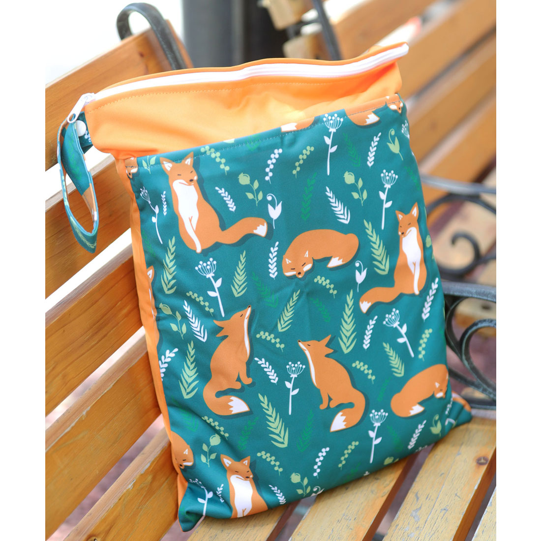 フロージュ florge 【防水・撥水】ストラップ付大容量マルチポーチ/着替え入れ/おむつポーチ