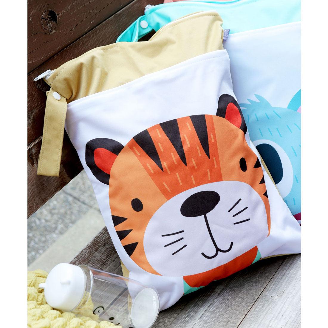 フロージュ florge 【防水・撥水】ストラップ付大容量マルチポーチ/着替え入れ/おむつポーチ