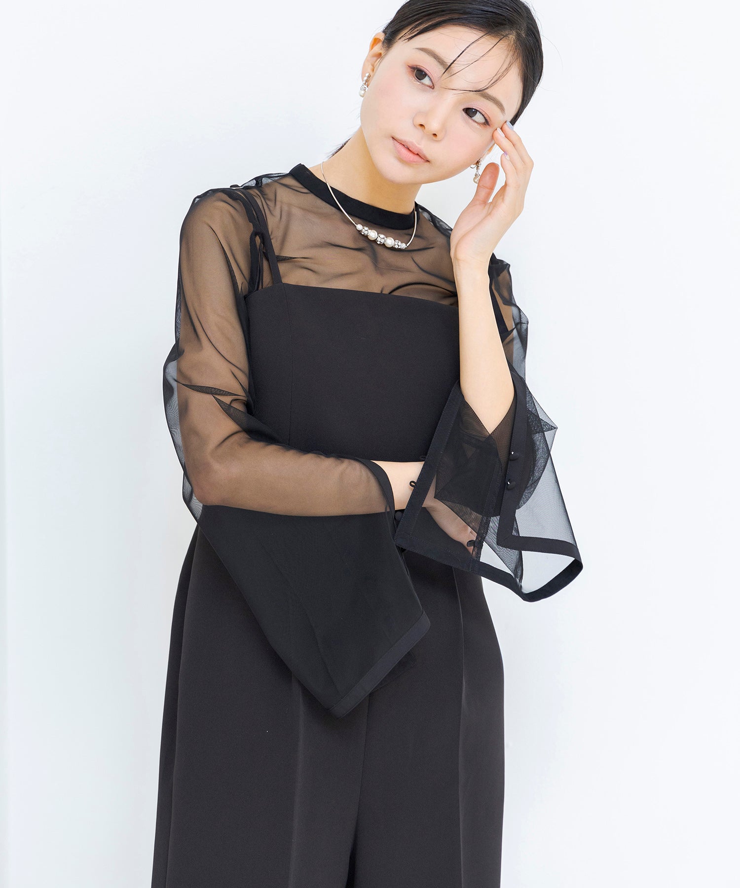 Form Forma 【Graduation Ceremony・Entrance Ceremony・Ceremony・Shichi-Go-San・Wedding Compatible】5-Minute Length Lace Sleeve Blouse & Tapered Pants Set-Up Suit