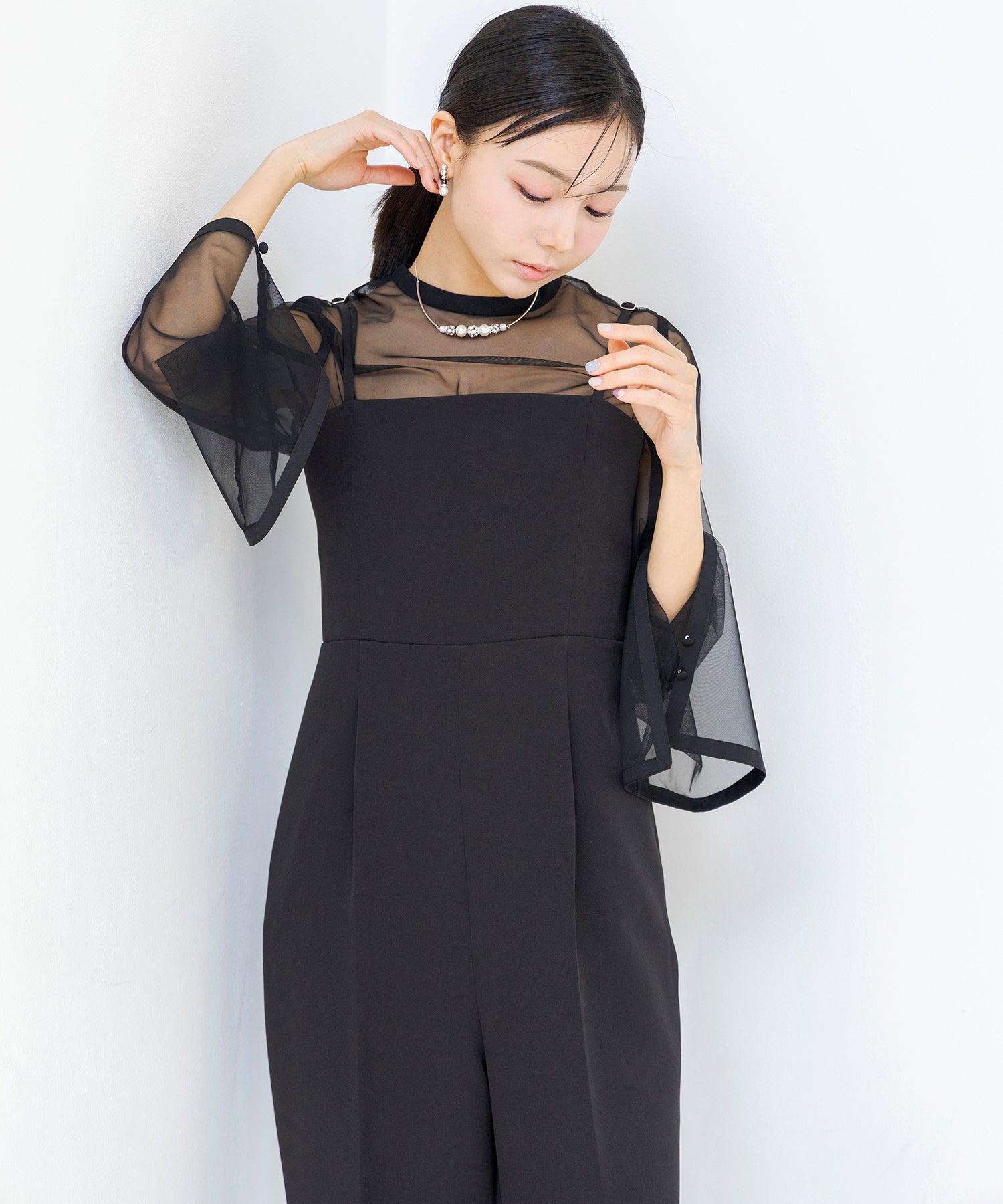 Form Forma 【Graduation Ceremony・Entrance Ceremony・Ceremony・Shichi-Go-San・Wedding Compatible】5-Minute Length Lace Sleeve Blouse & Tapered Pants Set-Up Suit