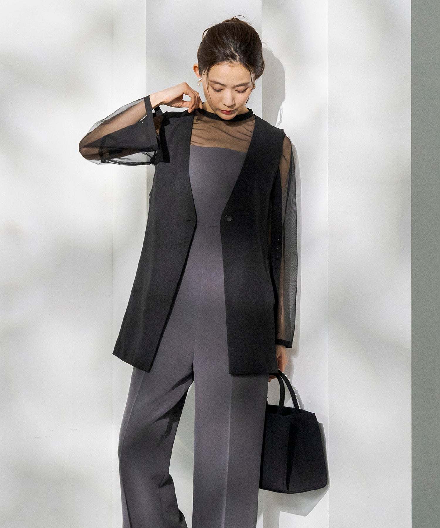 Form Forma 【Graduation Ceremony・Entrance Ceremony・Ceremony・Shichi-Go-San・Wedding Compatible】5-Minute Length Lace Sleeve Blouse & Tapered Pants Set-Up Suit