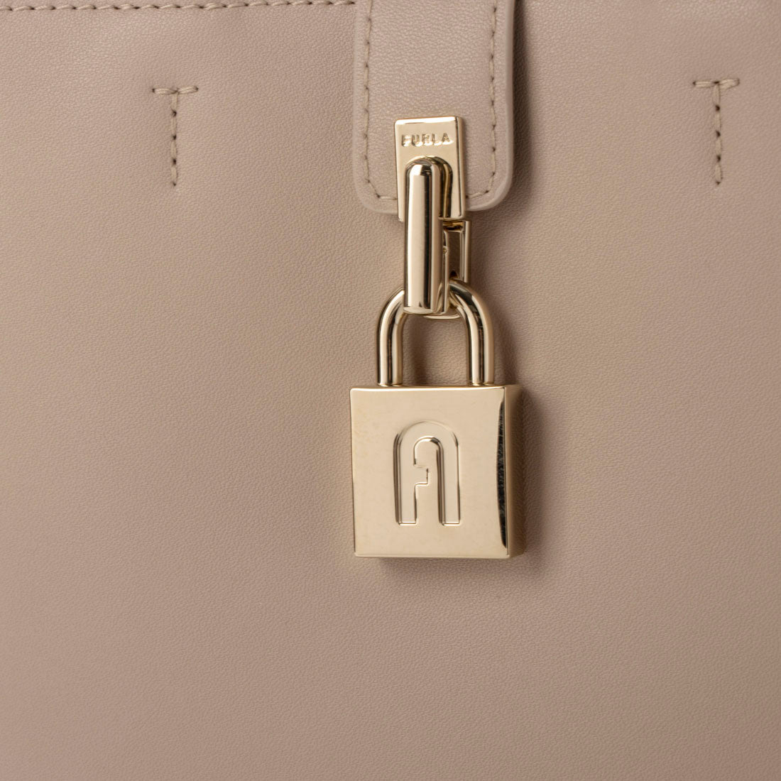 フルラ FURLA バッグ