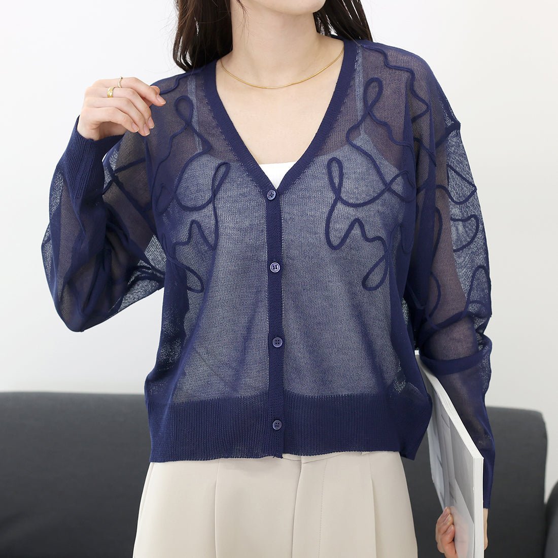 アレッタ ヴィータ Aletta vita コード刺繍Vネックカーディガン (ネイビー) ネイビー