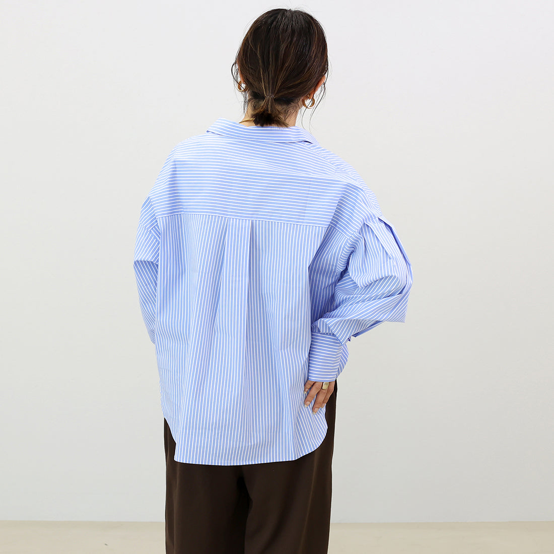 アレッタ ヴィータ Aletta vita 袖タックブロード長袖シャツ (オフホワイト) オフホワイト