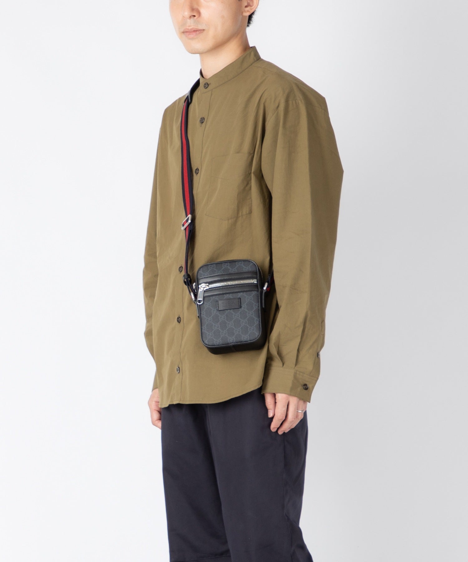 グッチ GUCCI ショルダーバッグ 682357 K5RLN メンズ バッグ ミニショルダー GGスプリーム 斜め掛け レザー モノグラム 黒 ボディバッグ ブラック