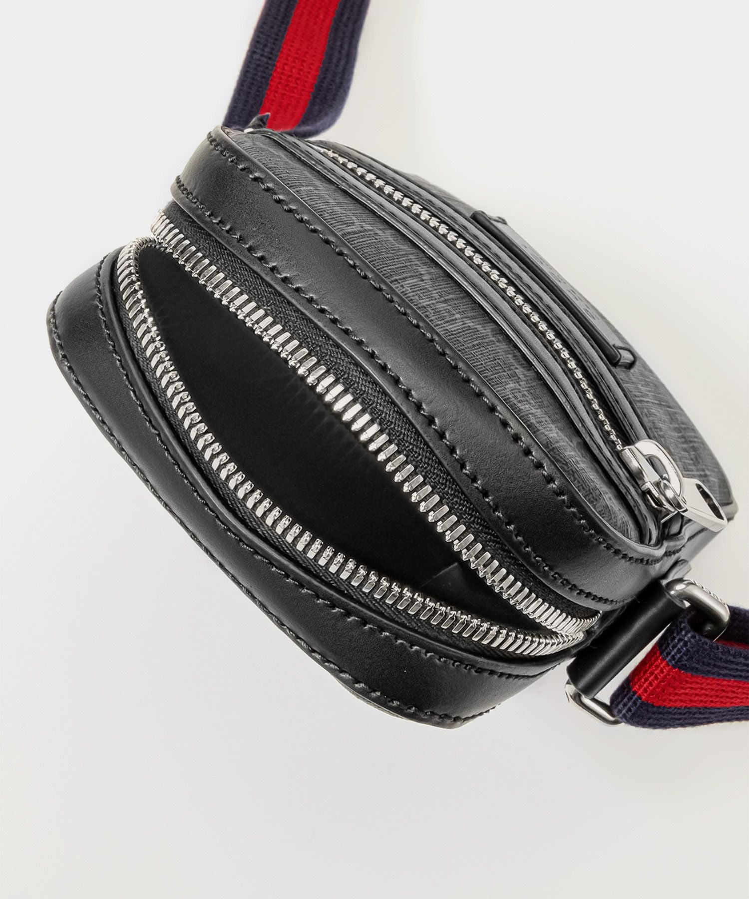 グッチ GUCCI ショルダーバッグ 682357 K5RLN メンズ バッグ ミニショルダー GGスプリーム 斜め掛け レザー モノグラム 黒 ボディバッグ ブラック