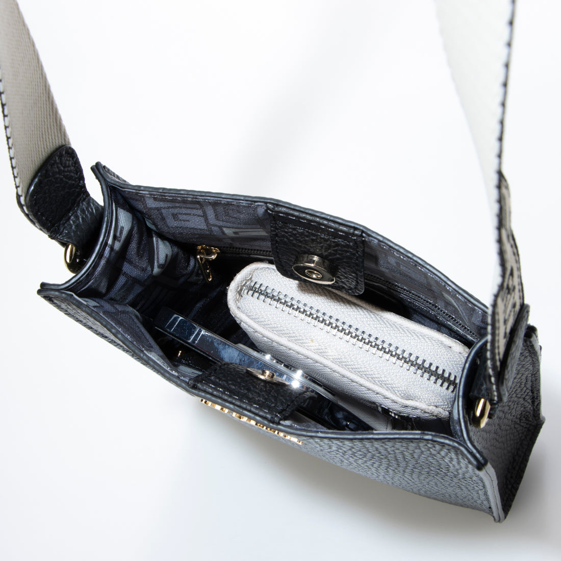 ギ ラロッシュ Guy Laroche イタリアンレザー 牛革カードケース付き ショルダーバッグ