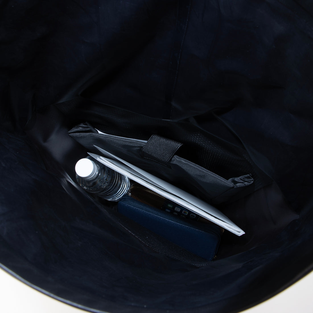 ガストンルーガ GASTON LUGA GASTONLUGALightweightDuoSealFlapBackpack14 (ブラック) ブラック