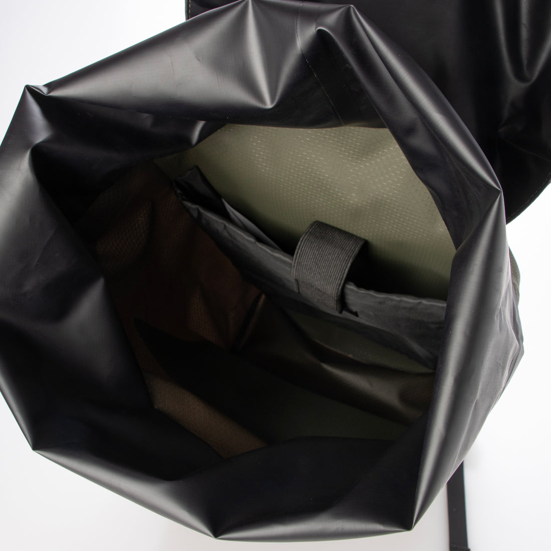 ガストンルーガ GASTON LUGA GASTONLUGALightweightDuoSealFlapBackpack14 (オリーブ) オリーブ