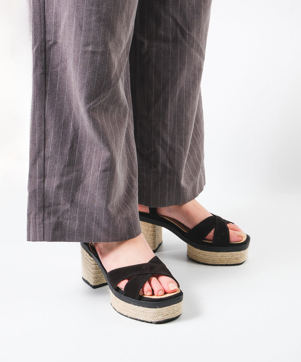 ガイモ gaimo チャンキーヒールストラップサンダル (ブラック) ブラック