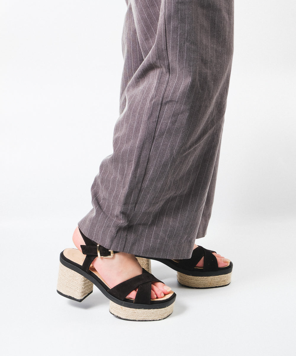 ガイモ gaimo チャンキーヒールストラップサンダル (ブラック) ブラック