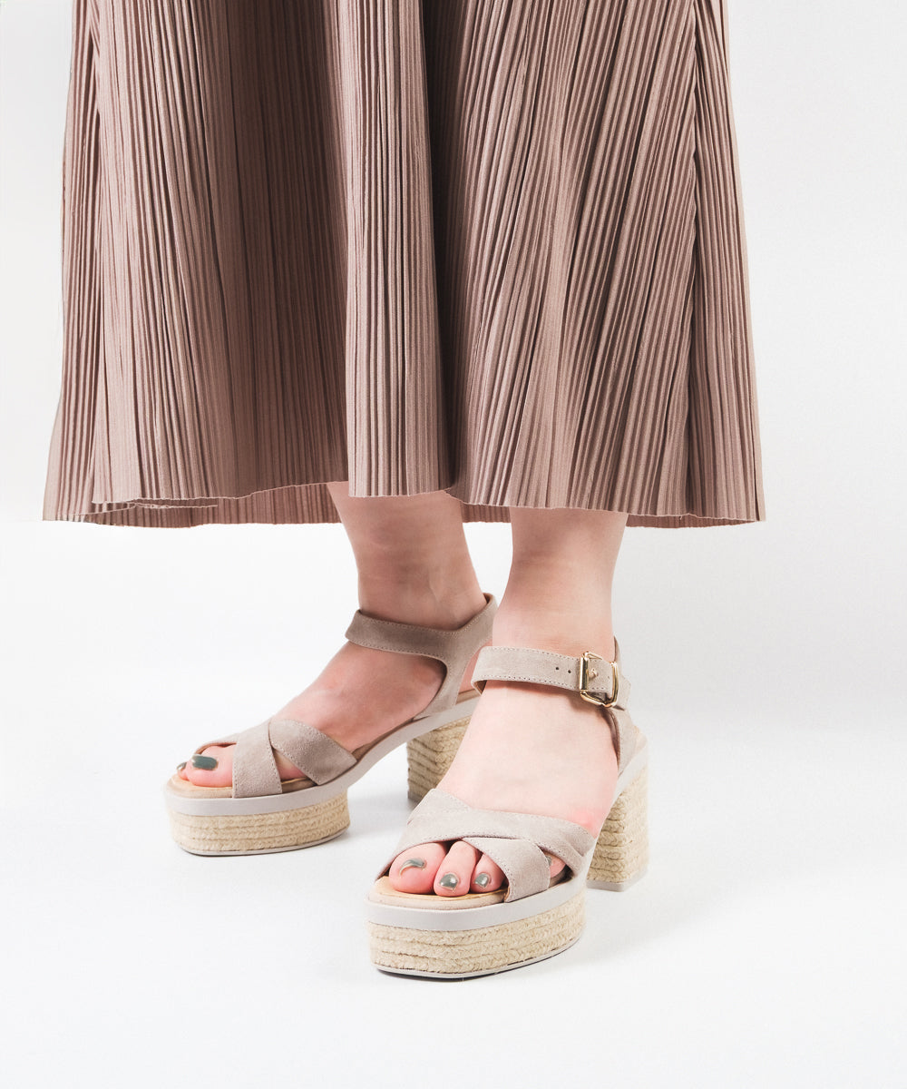 ガイモ gaimo チャンキーヒールストラップサンダル (トープ) トープ