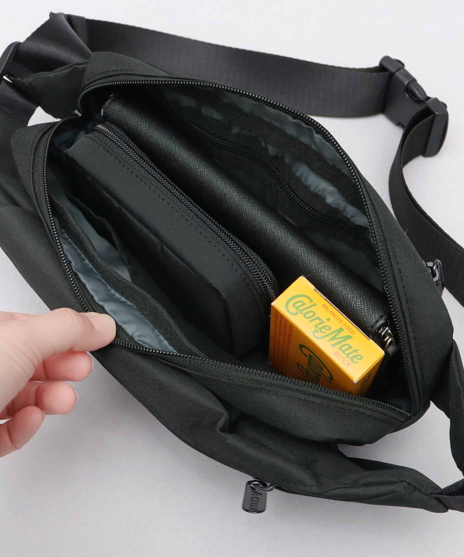 ジェリー GERRY 撥水加工 ウエスト ボディバッグ (ブラック) ブラック