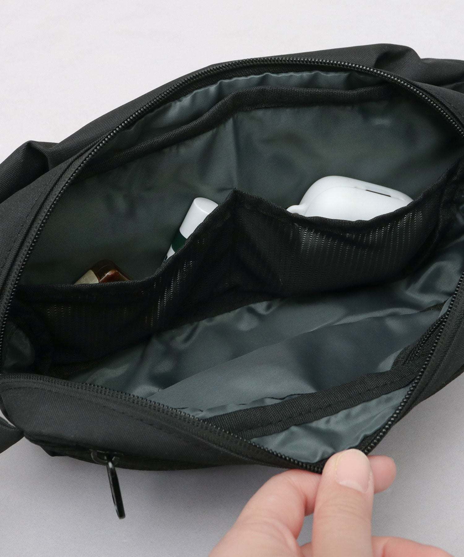 ジェリー GERRY 撥水加工 ウエスト ボディバッグ (ブラック) ブラック