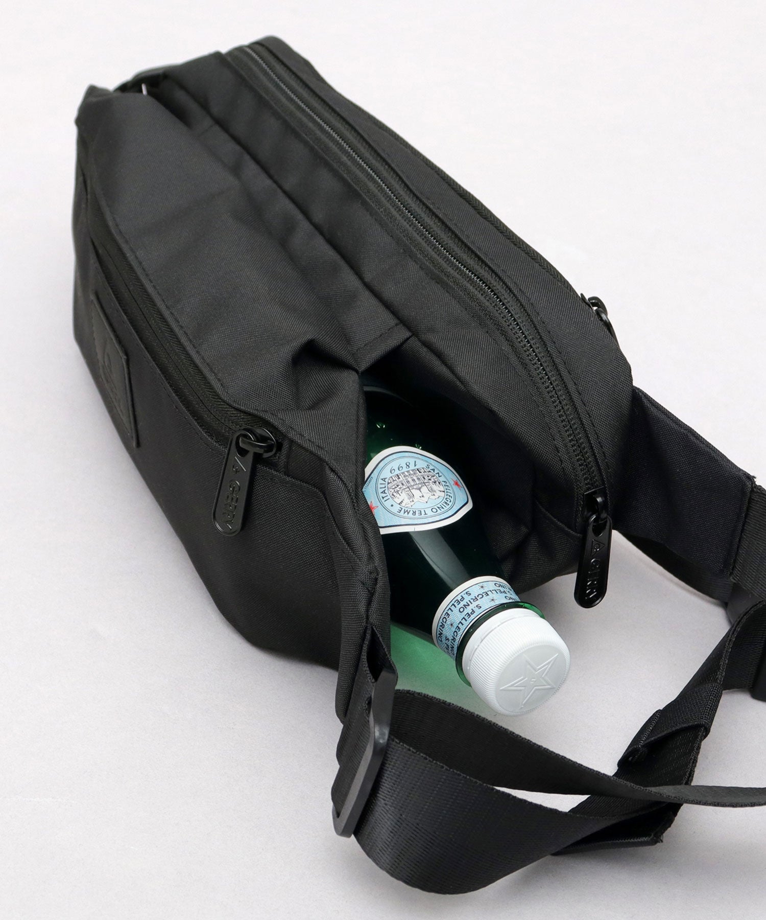 ジェリー GERRY 撥水加工 ウエスト ボディバッグ (ブラック) ブラック