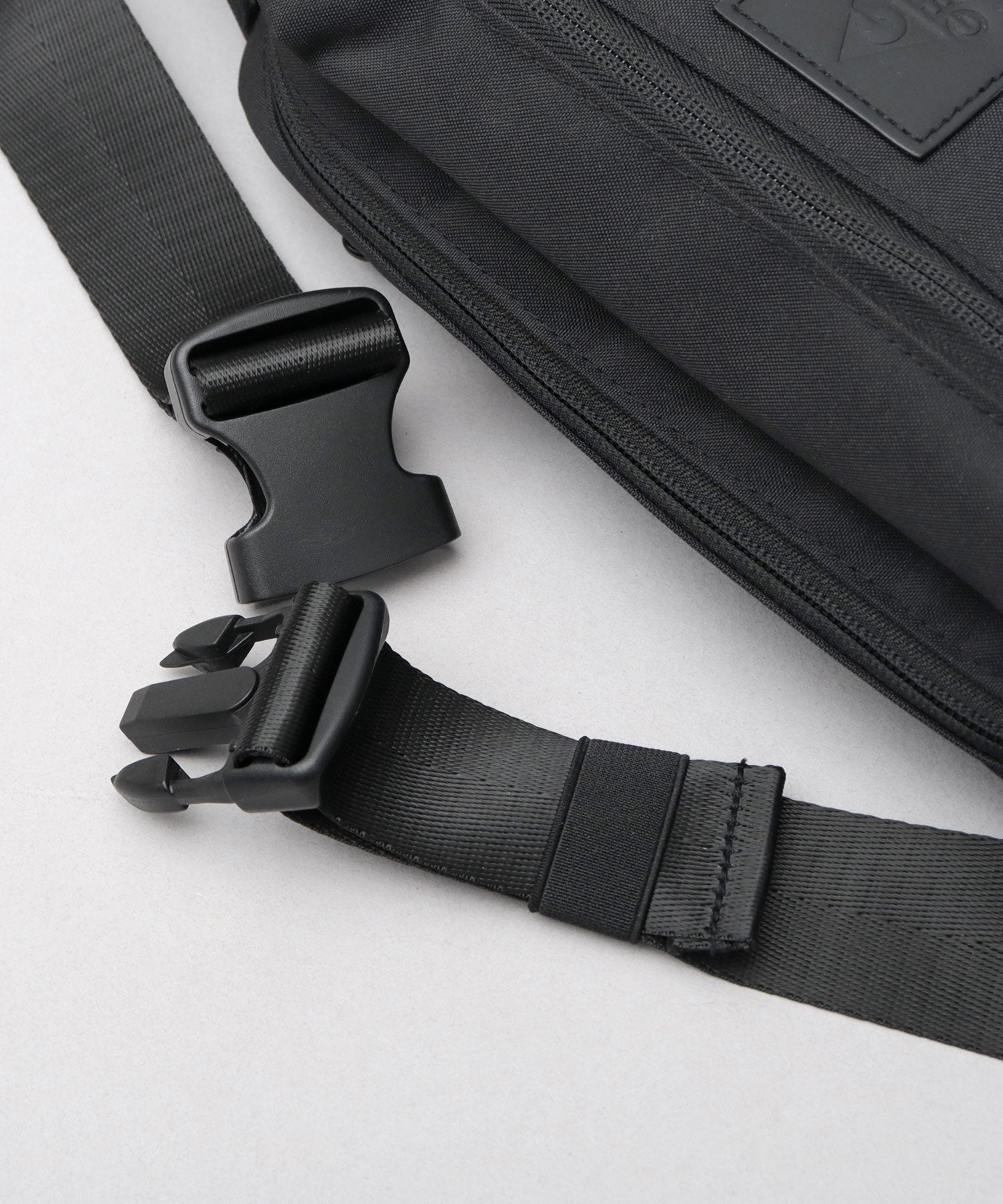 ジェリー GERRY 撥水加工 ウエスト ボディバッグ (ブラック) ブラック