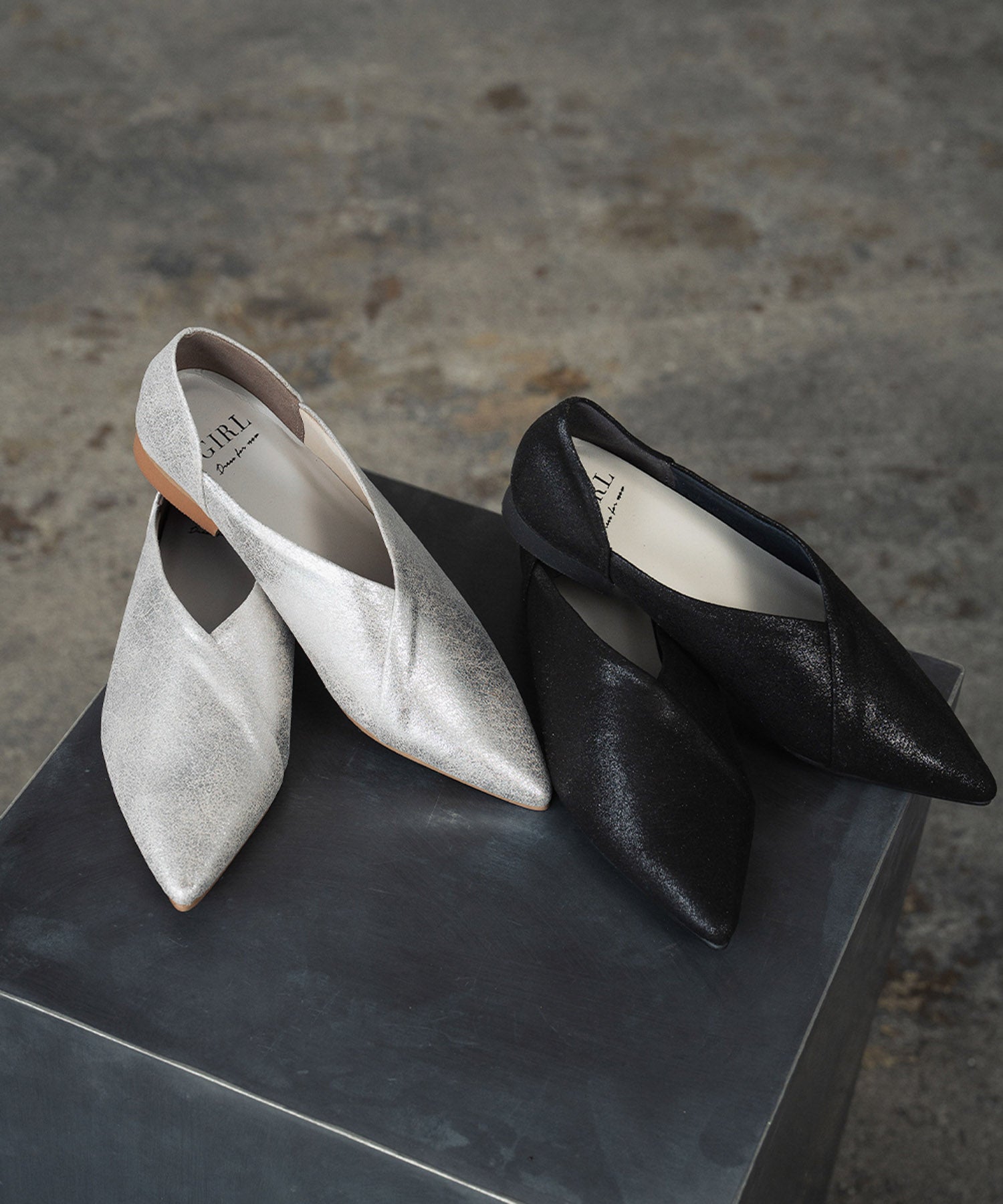 ガール GIRL フェイクレザー Vカット フラットパンプス 結婚式 ヒール オフィス 歩きやすい シューズ (シルバー) シルバー