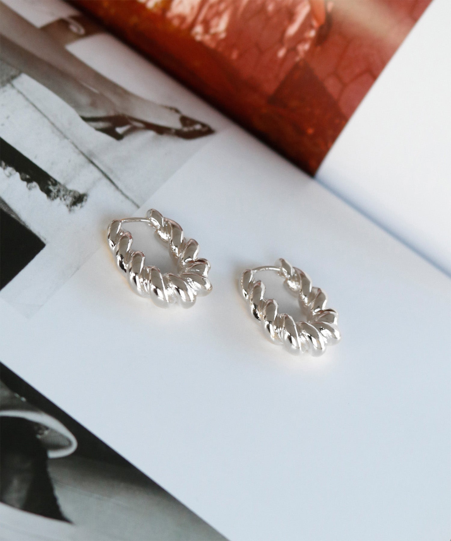 ガール GIRL ねじりミニフープピアス (シルバー) シルバー