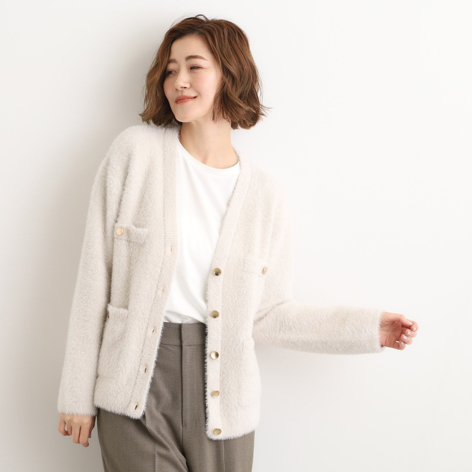 グローブ grove 軽やかフェザーで魅せる、クラシカルな主役カーディガン (グレージュ(050)) グレージュ(050)