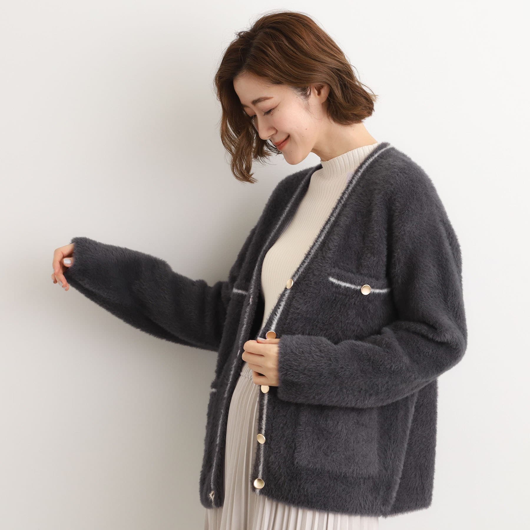 グローブ grove 軽やかフェザーで魅せる、クラシカルな主役カーディガン (グレージュ(050)) グレージュ(050)