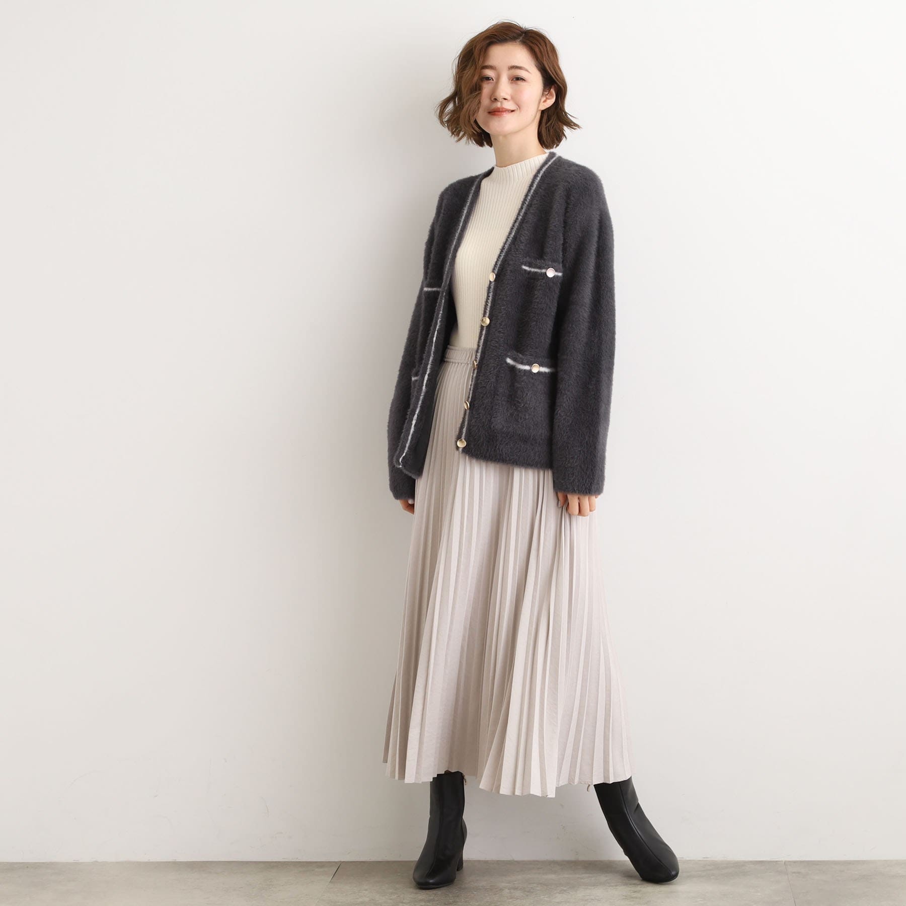 グローブ grove 軽やかフェザーで魅せる、クラシカルな主役カーディガン (グレージュ(050)) グレージュ(050)