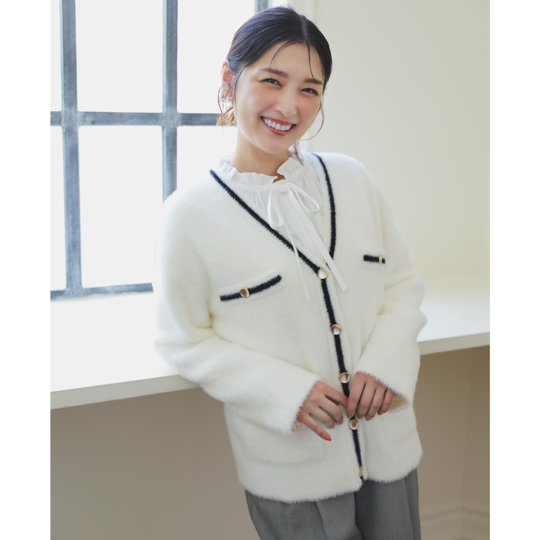 グローブ grove 軽やかフェザーで魅せる、クラシカルな主役カーディガン (グレージュ(050)) グレージュ(050)