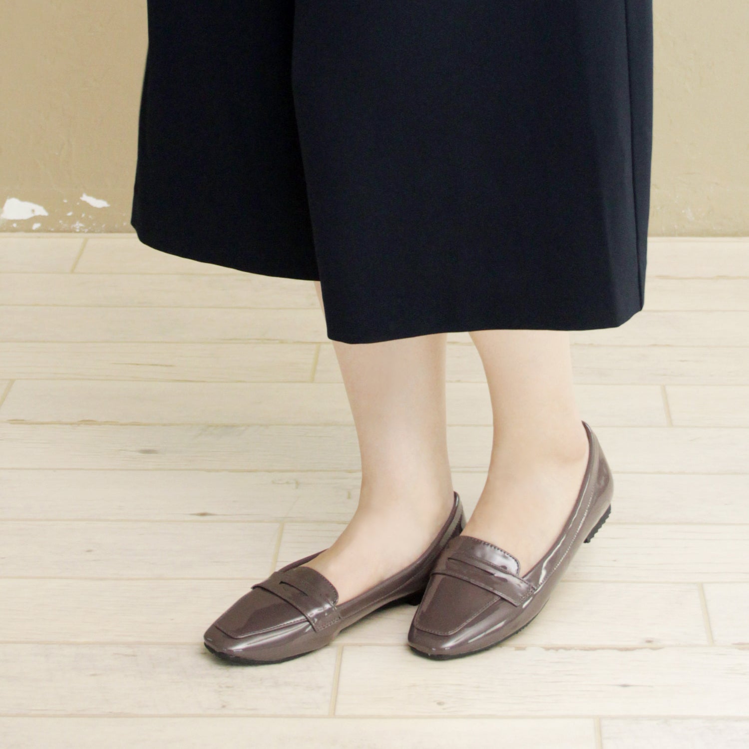 グランドフルール grandfleur 【晴雨兼用】スクエアトゥのローファーパンプス