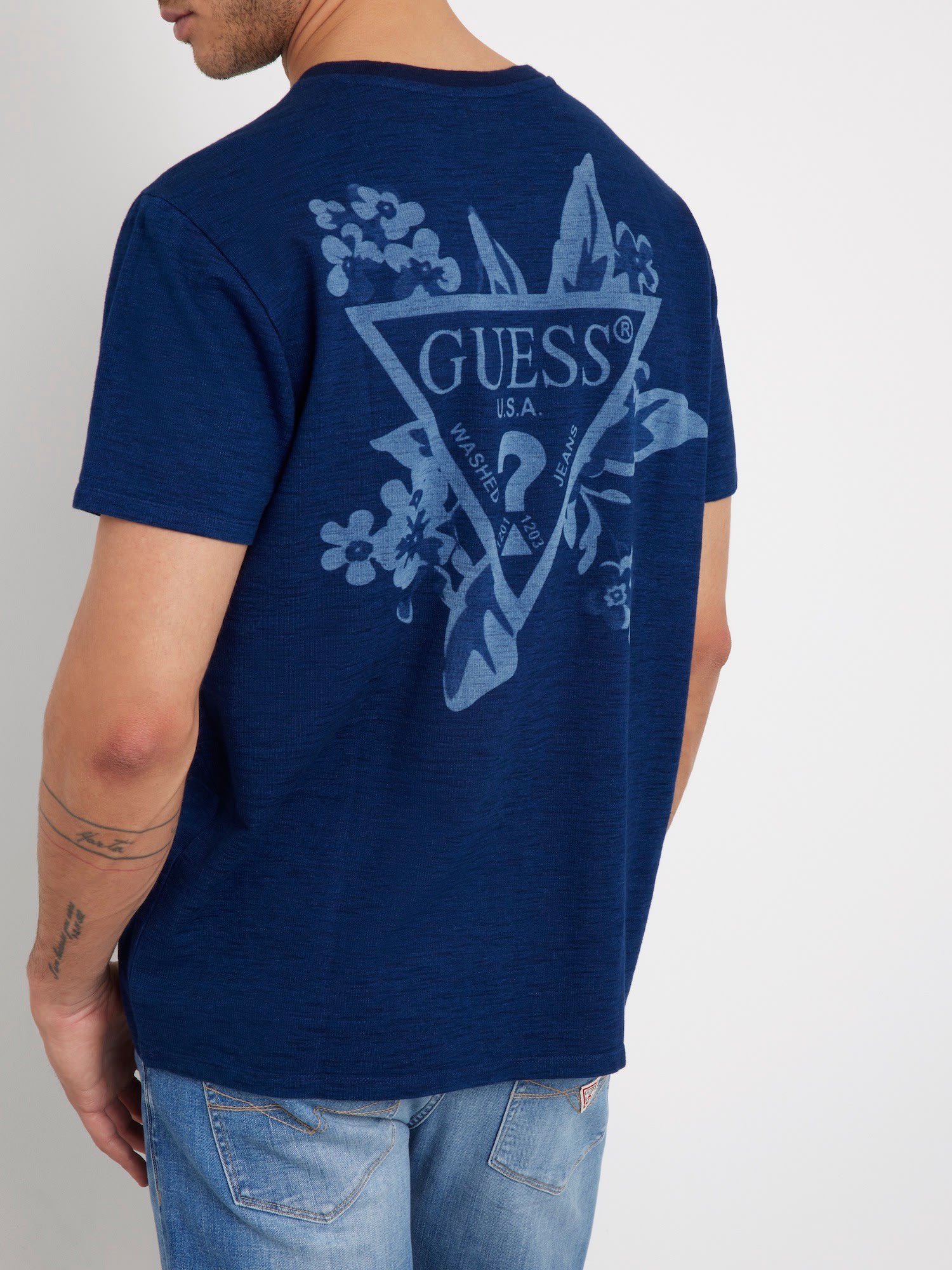 ゲス GUESS SS Floral Triangle Art Crew (INMU) INMU