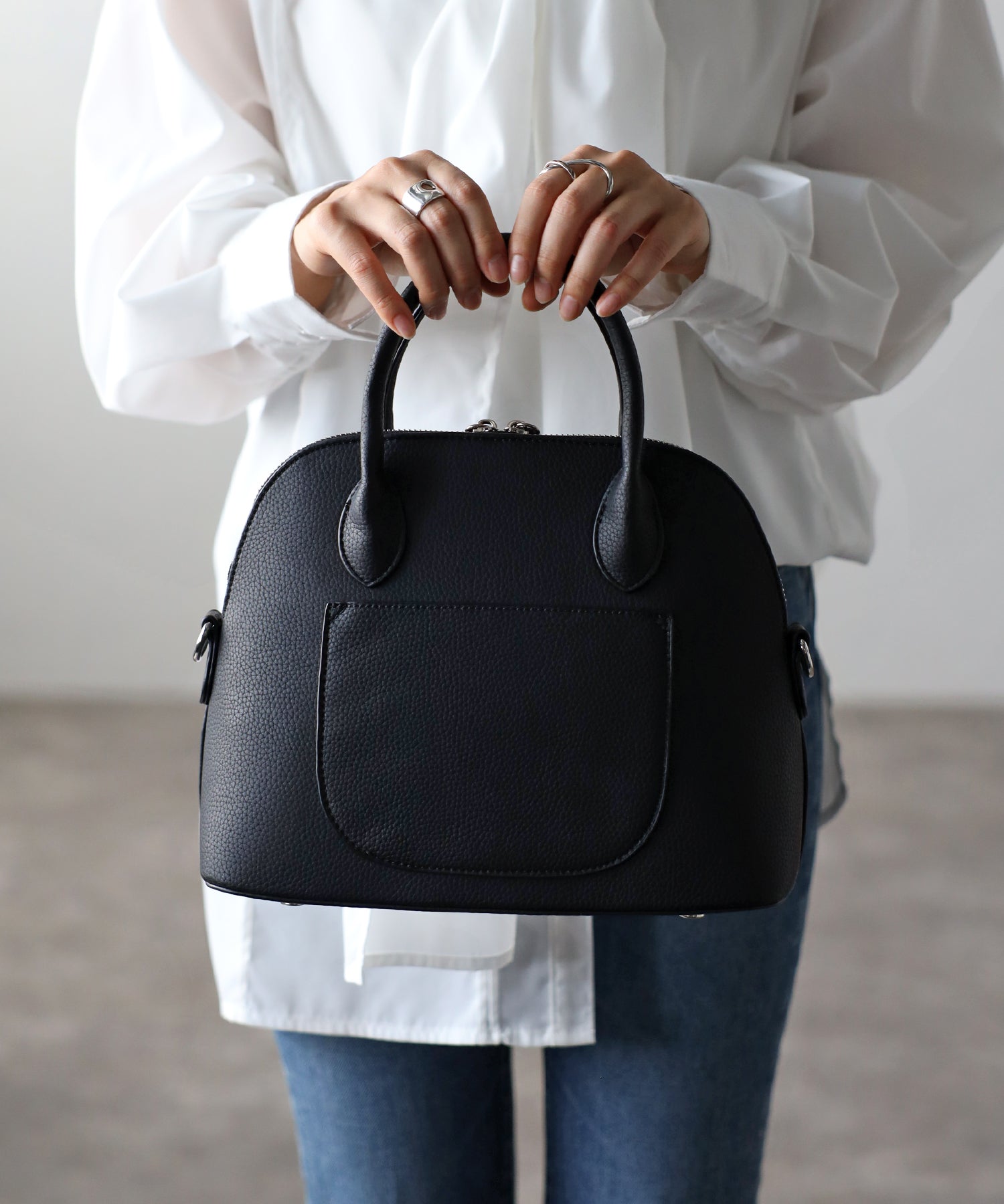 グッシオ GUSCIO 牛革ラウンドミニボストン (BLACK) BLACK
