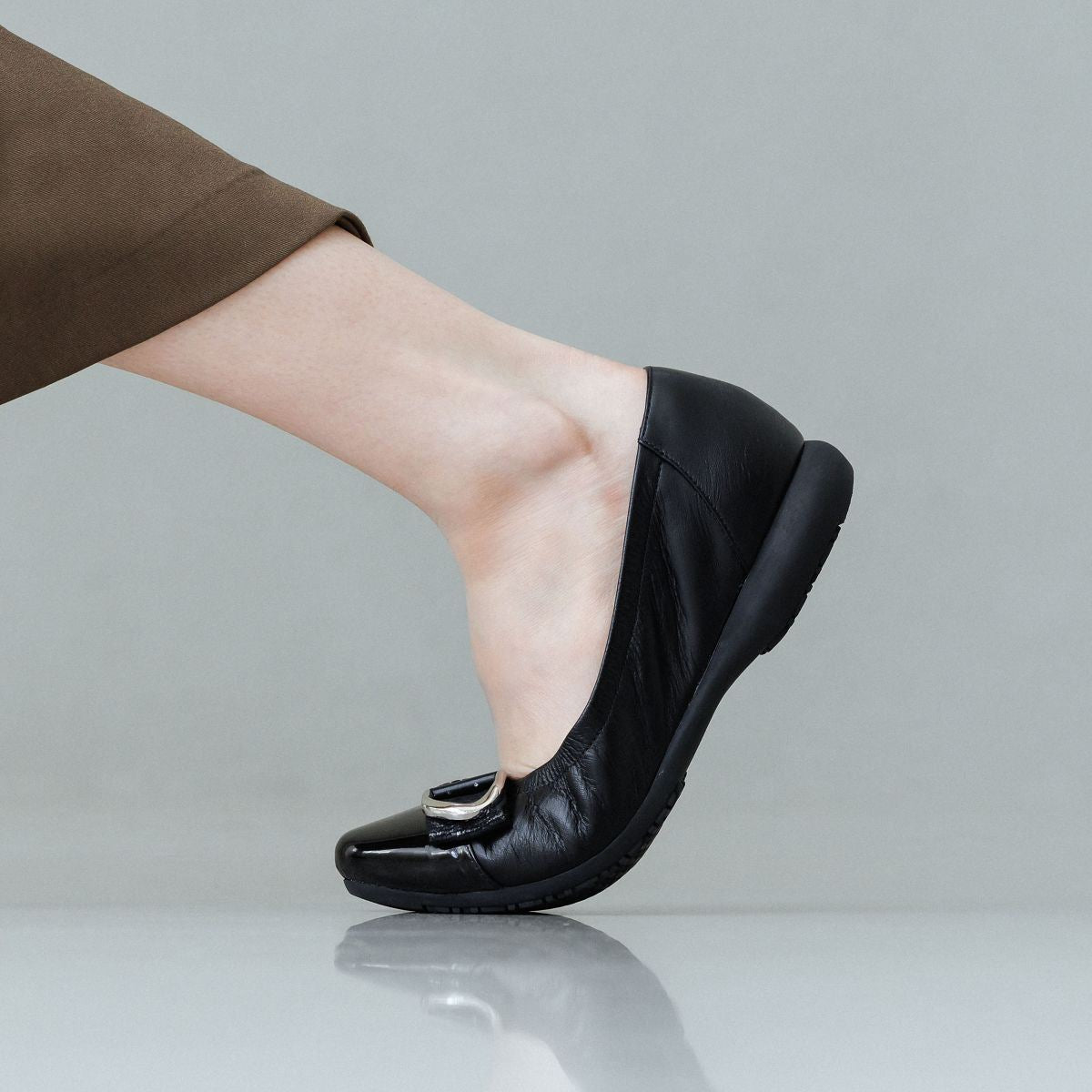 ヒミコ 卑弥呼 メタルベルトスニーカーパンプス/653301 (ブラック) ブラック